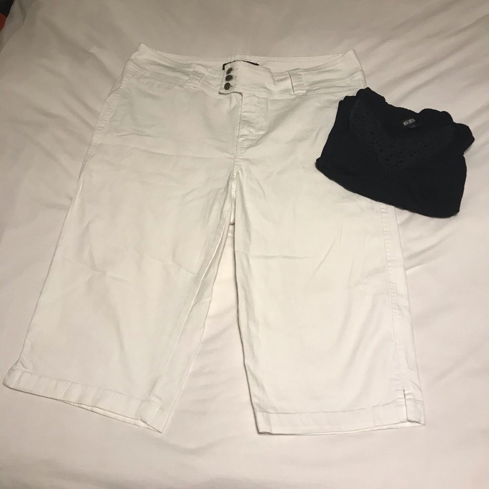Cute white denim capris.
